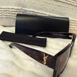 !Pristine! Yves Saint Laurent Tortoiseshell Sunglasses with Gold YSL Logo
